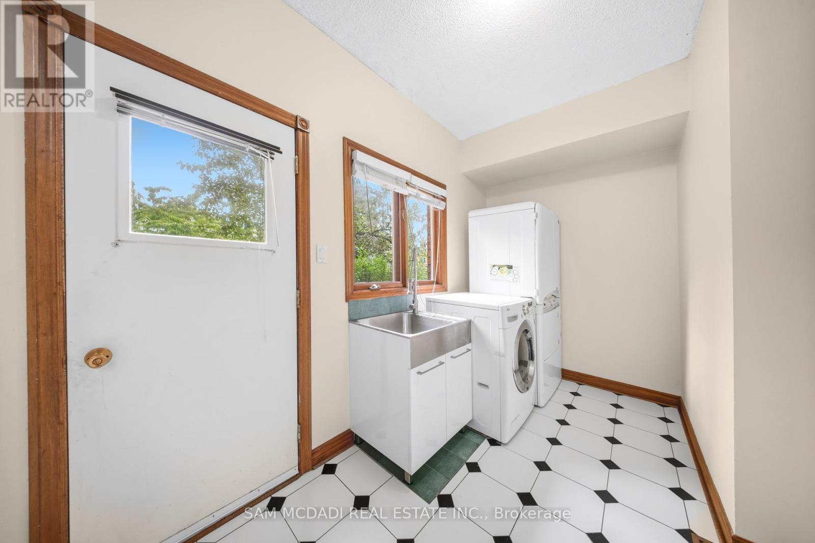 5109 Elderview Court, Mississauga, ON - Indoor Photo Showing Laundry Room