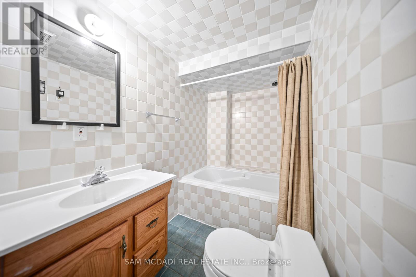 5109 Elderview Court, Mississauga, ON - Indoor Photo Showing Bathroom
