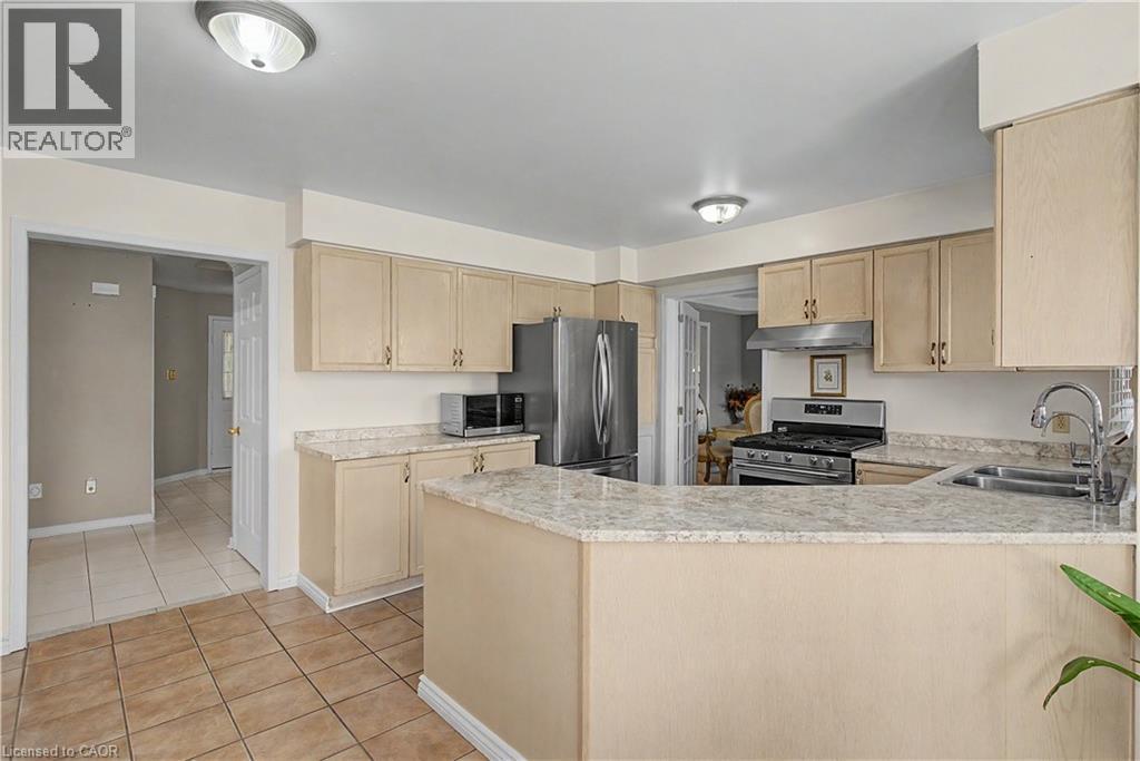 194 Glenvalley Drive, Cambridge, ON - Indoor Photo Showing Kitchen With Double Sink