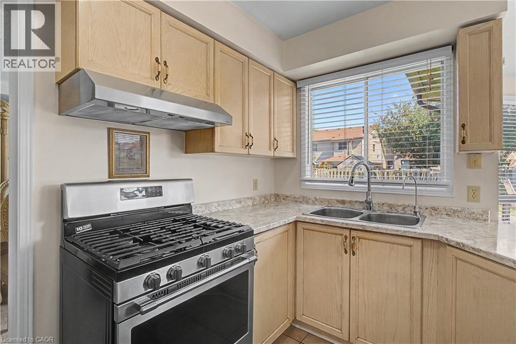 194 Glenvalley Drive, Cambridge, ON - Indoor Photo Showing Kitchen With Double Sink