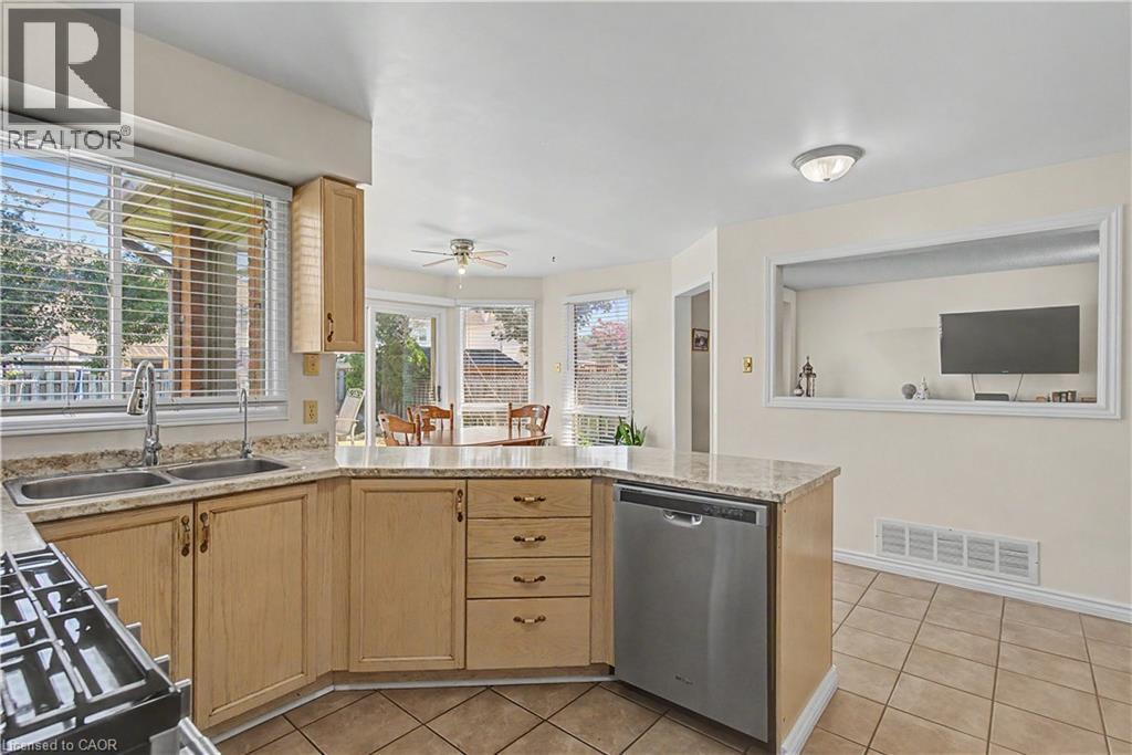 194 Glenvalley Drive, Cambridge, ON - Indoor Photo Showing Kitchen With Double Sink