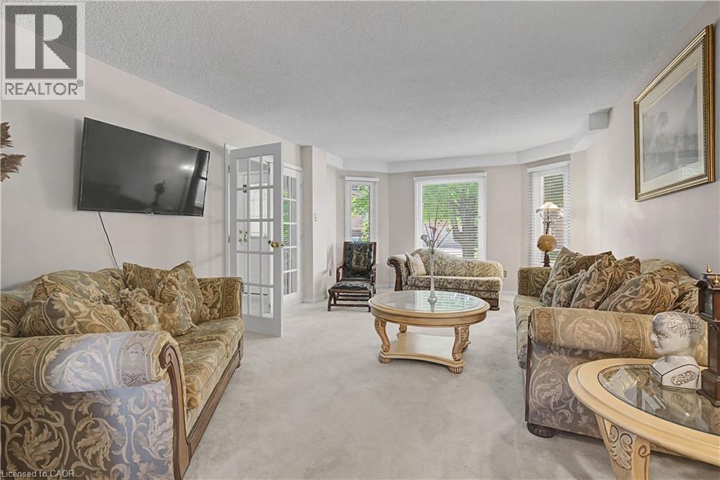 194 Glenvalley Drive, Cambridge, ON - Indoor Photo Showing Living Room