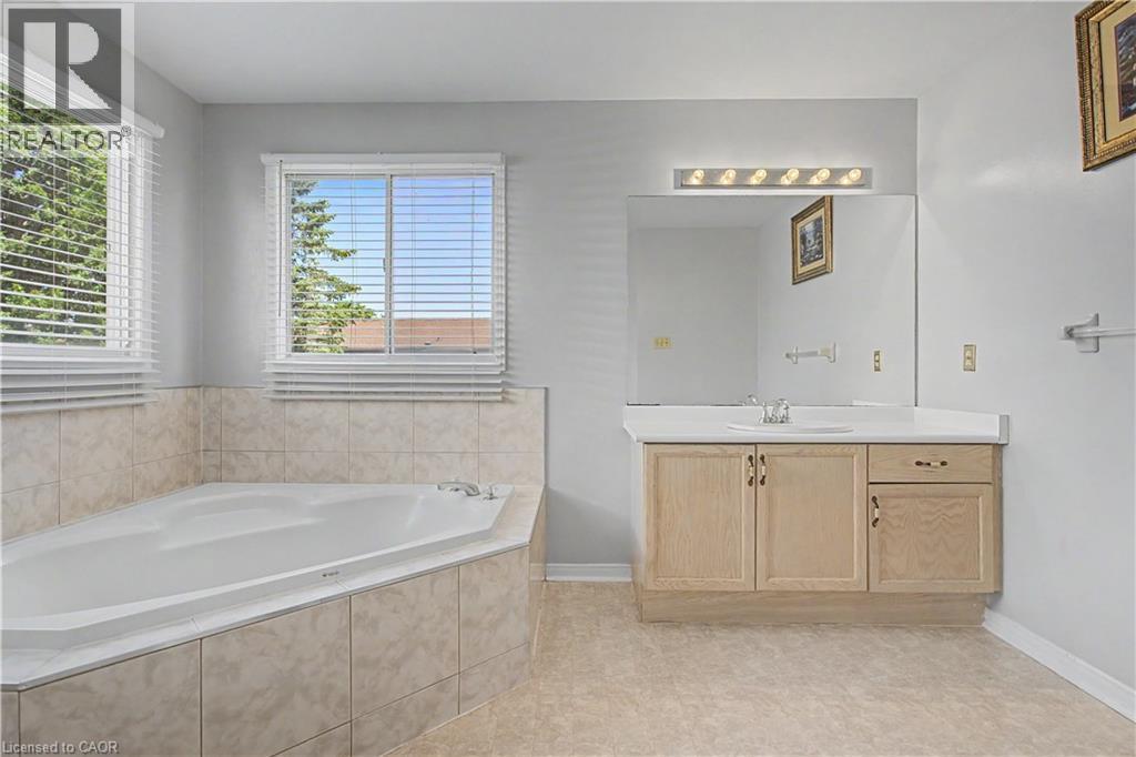 194 Glenvalley Drive, Cambridge, ON - Indoor Photo Showing Bathroom