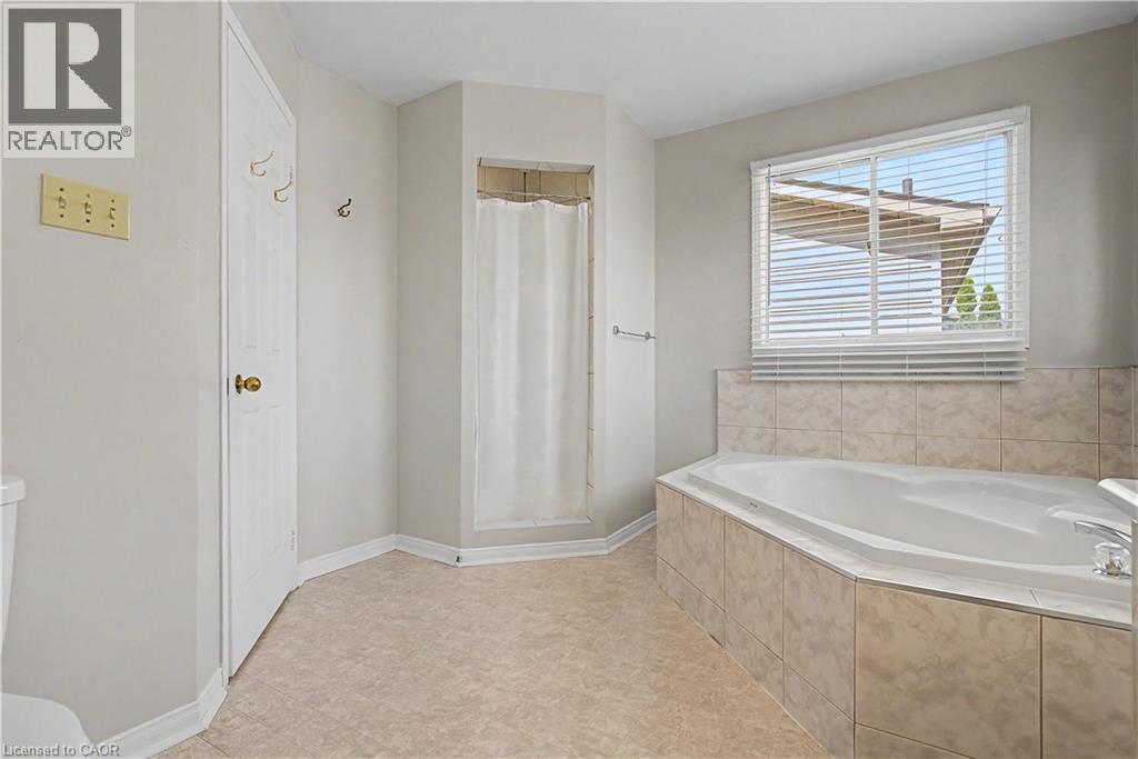 194 Glenvalley Drive, Cambridge, ON - Indoor Photo Showing Bathroom