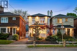 556 DAVISVILLE AVENUE Toronto, ON M4S 1J5