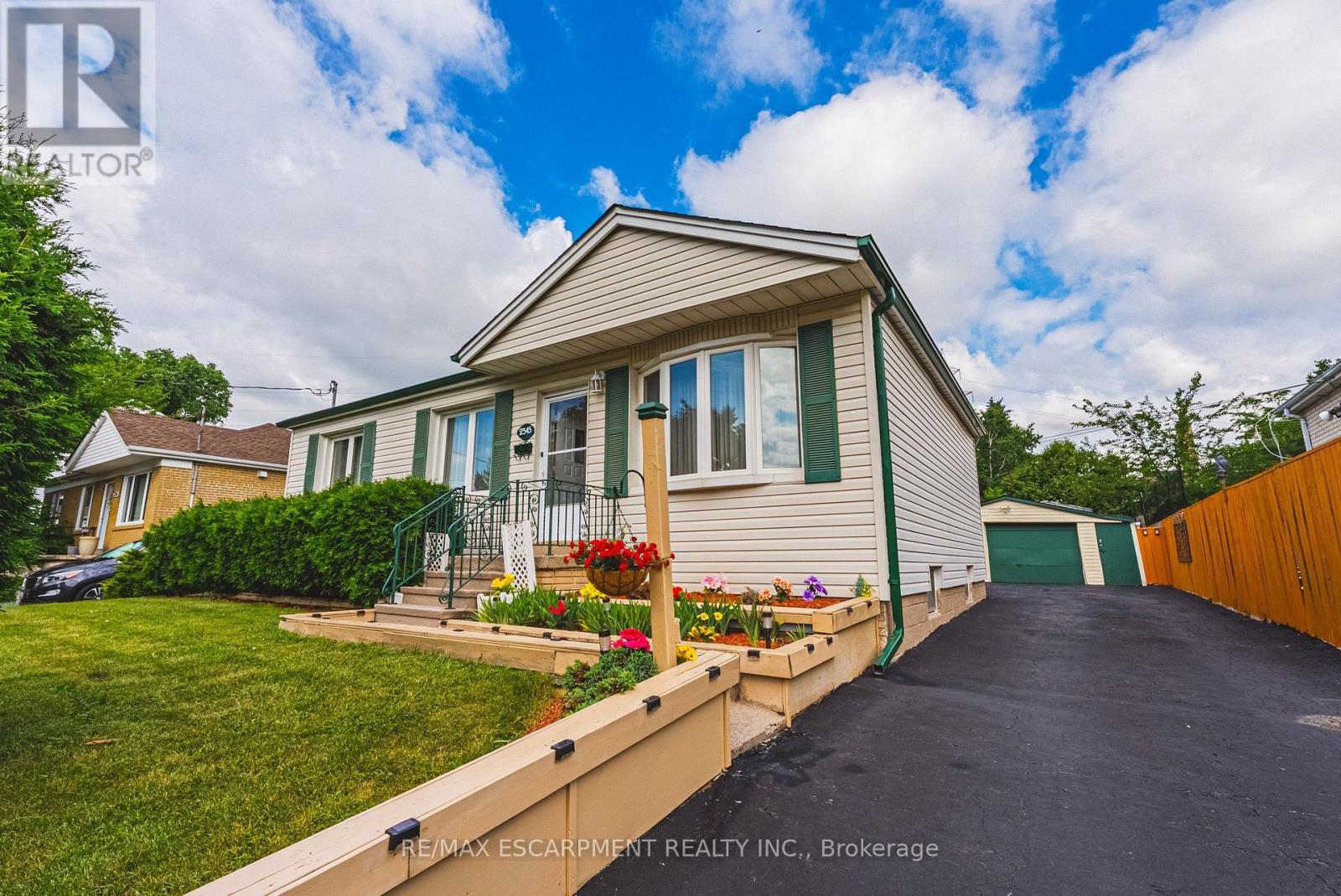 2345 Gibbon Street, Burlington, ON - Outdoor
