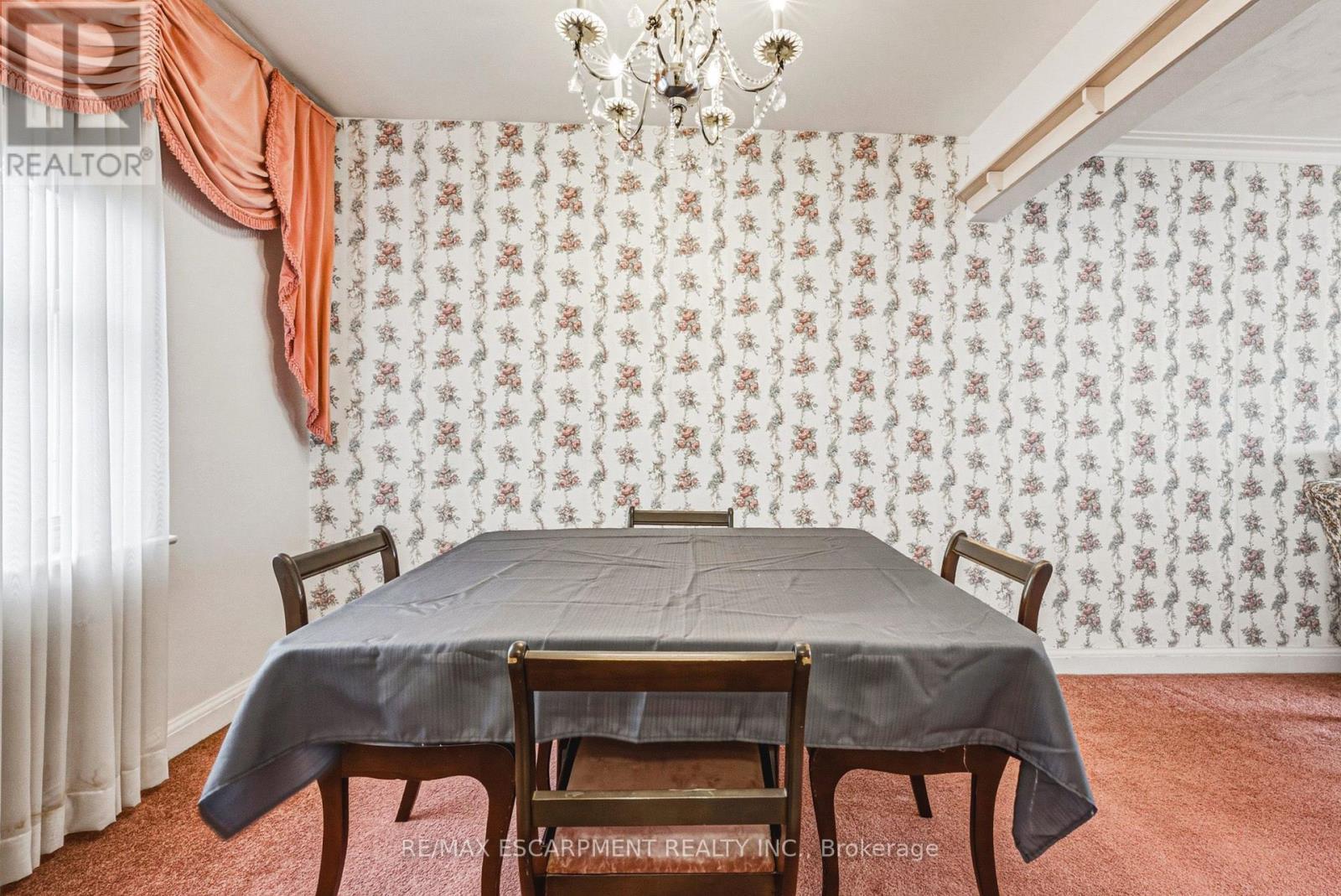 2345 Gibbon Street, Burlington, ON - Indoor Photo Showing Dining Room