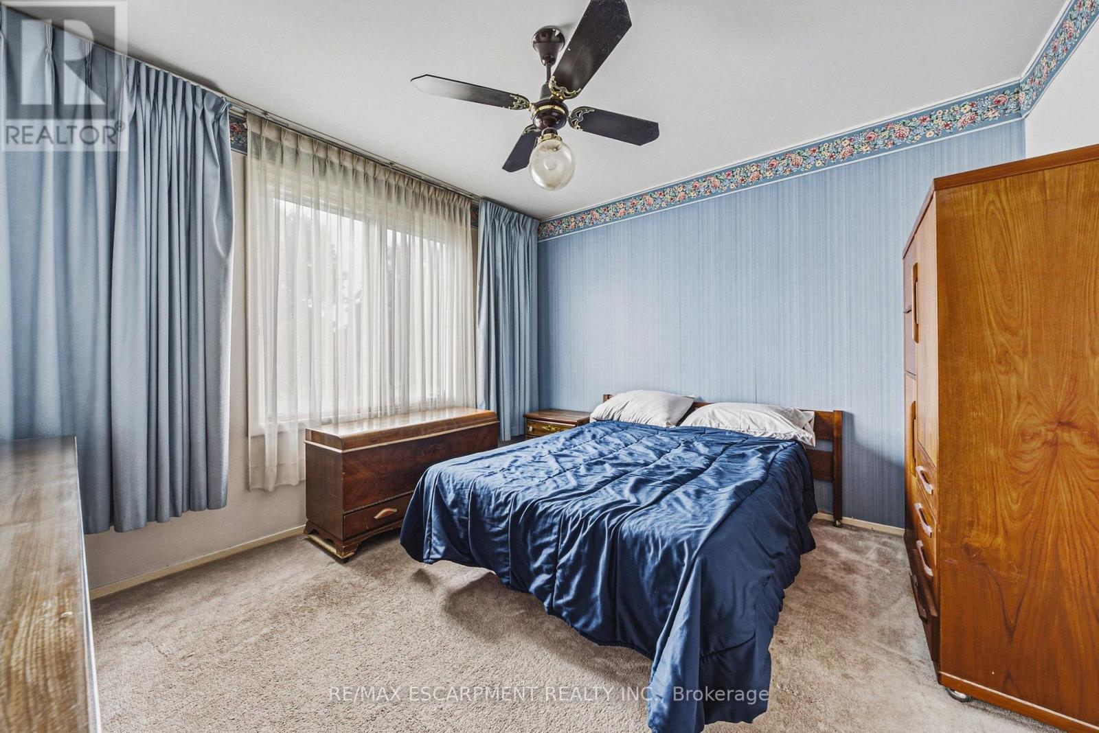 2345 Gibbon Street, Burlington, ON - Indoor Photo Showing Bedroom