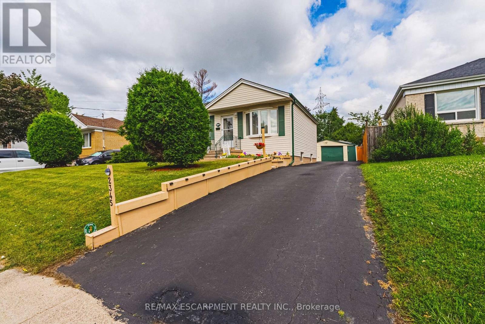 2345 Gibbon Street, Burlington, ON - Outdoor