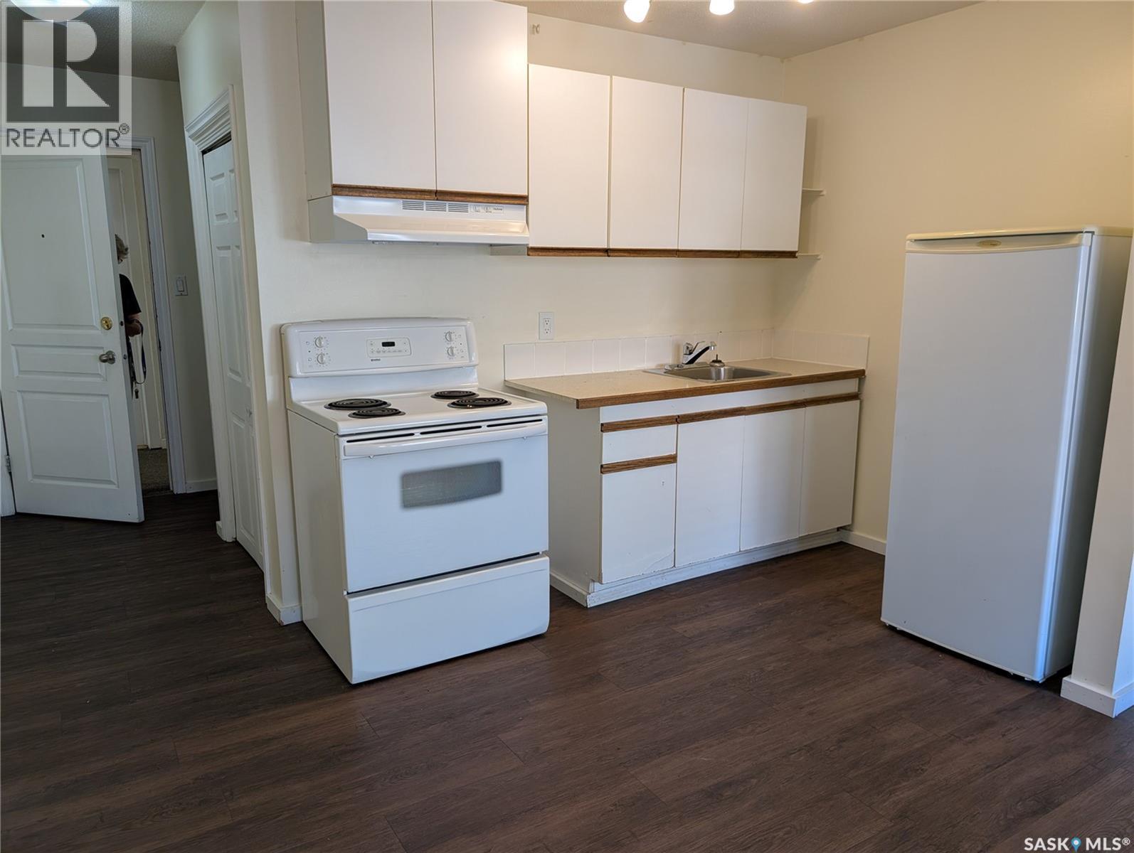 10 2157 Rae Street, Regina, SK - Indoor Photo Showing Kitchen