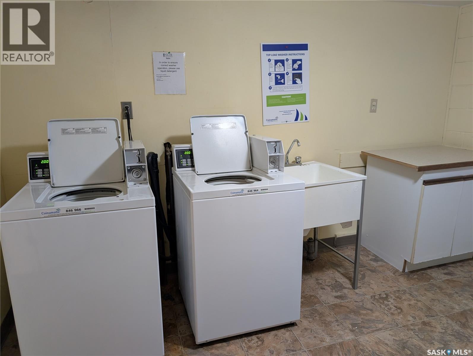 10 2157 Rae Street, Regina, SK - Indoor Photo Showing Laundry Room