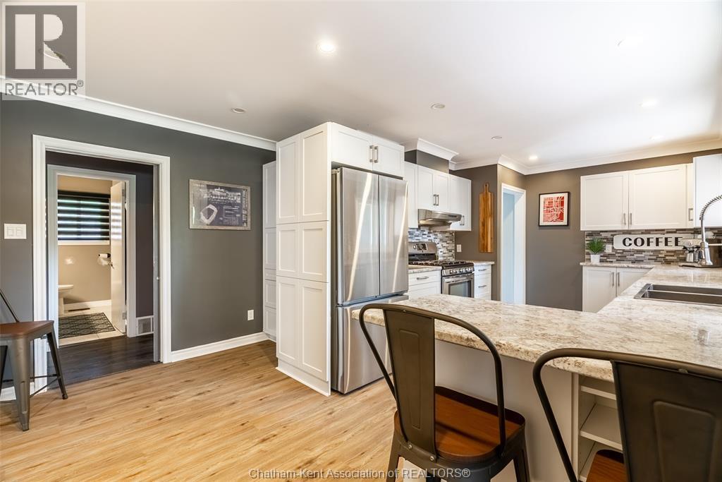 71 Mcfarlane Avenue, Chatham, ON - Indoor Photo Showing Kitchen With Double Sink