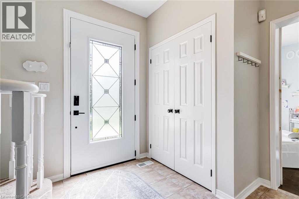 90 Davidson Boulevard, Dundas, ON - Indoor Photo Showing Other Room