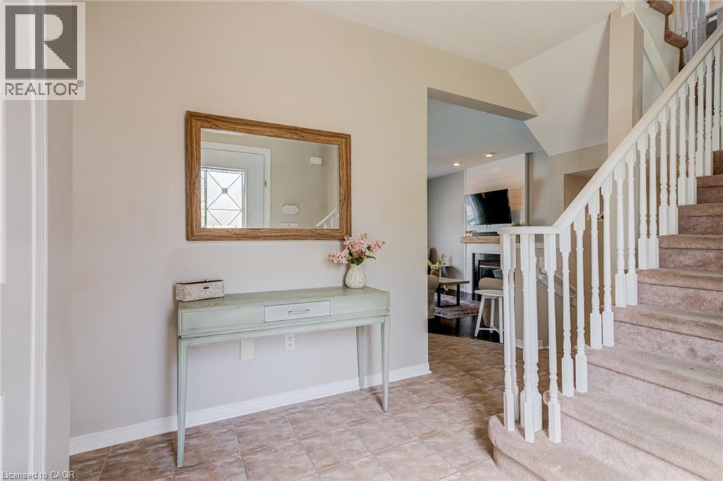90 Davidson Boulevard, Dundas, ON - Indoor Photo Showing Other Room