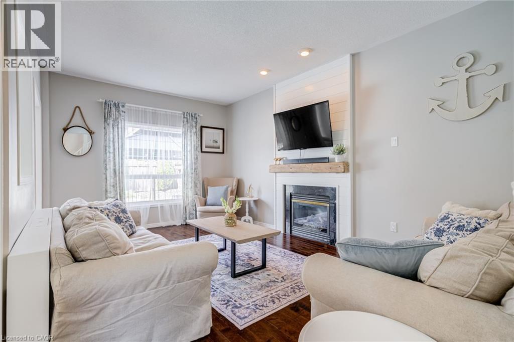 90 Davidson Boulevard, Dundas, ON - Indoor Photo Showing Living Room With Fireplace