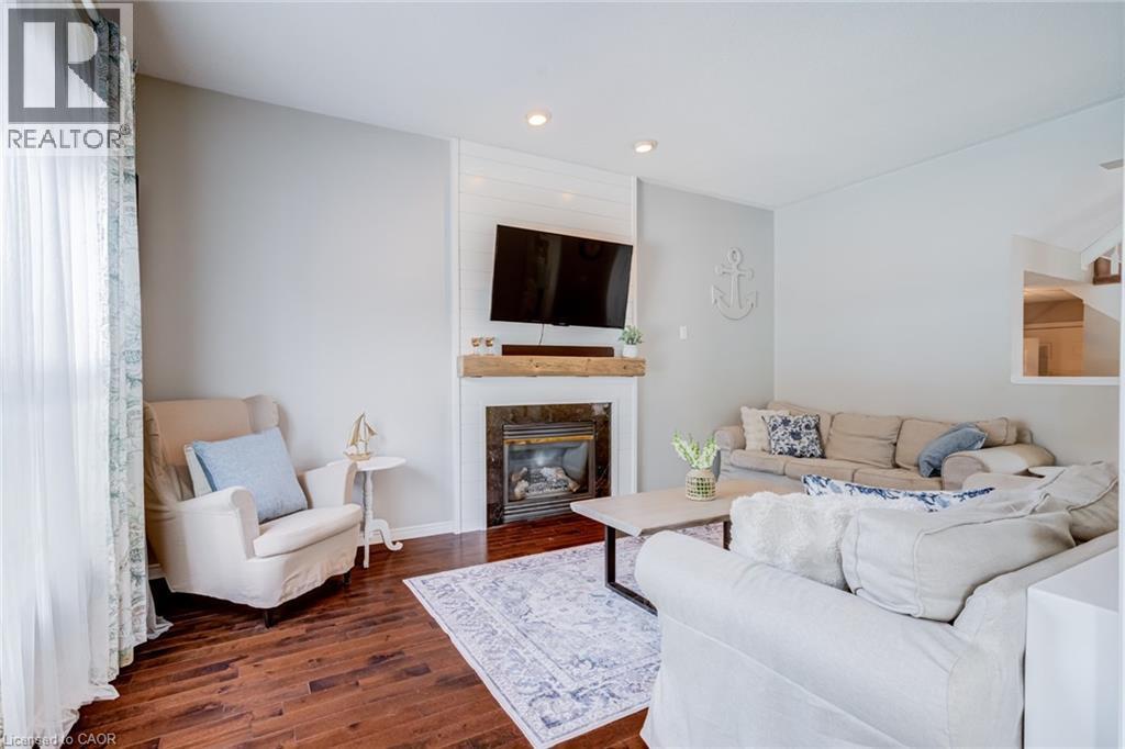 90 Davidson Boulevard, Dundas, ON - Indoor Photo Showing Living Room With Fireplace