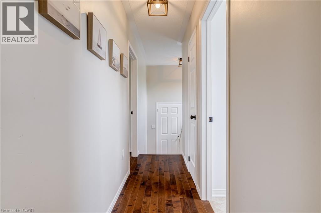 90 Davidson Boulevard, Dundas, ON - Indoor Photo Showing Other Room