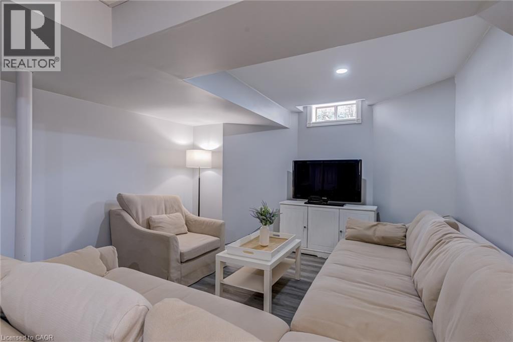 90 Davidson Boulevard, Dundas, ON - Indoor