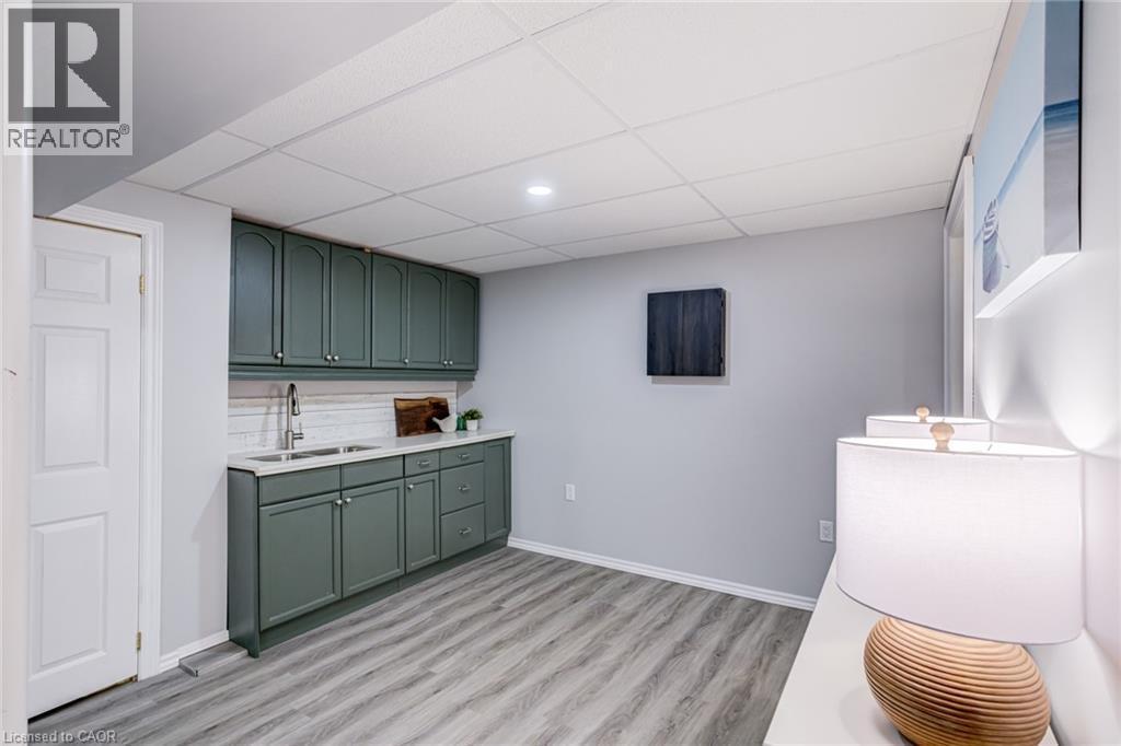 90 Davidson Boulevard, Dundas, ON - Indoor