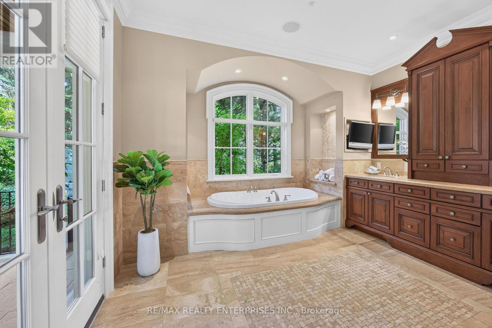 1396 Crescent Road, Mississauga, ON