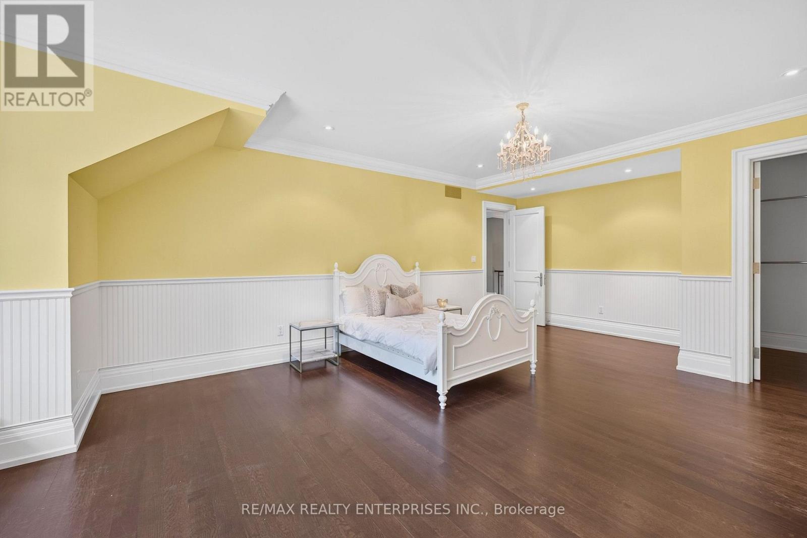 1396 Crescent Road, Mississauga, ON