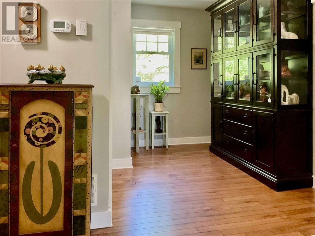610 Park, Worthington, ON - Indoor Photo Showing Other Room