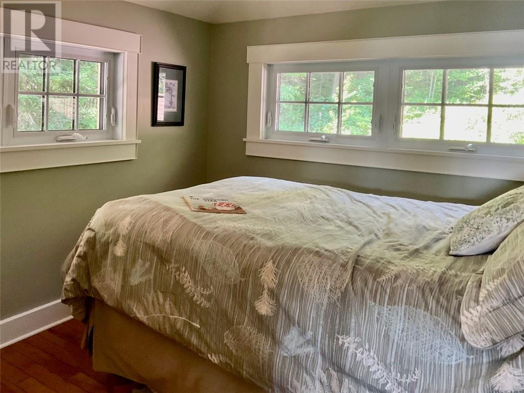 610 Park, Worthington, ON - Indoor Photo Showing Bedroom