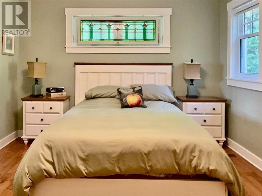 610 Park, Worthington, ON - Indoor Photo Showing Bedroom