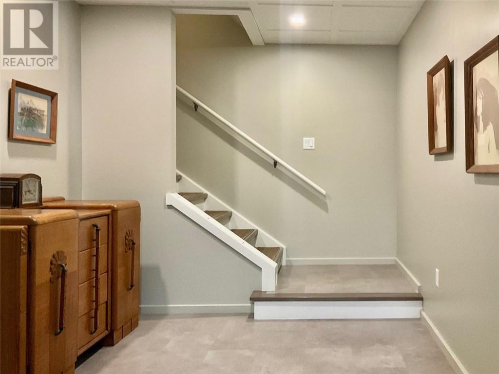 610 Park, Worthington, ON - Indoor Photo Showing Other Room