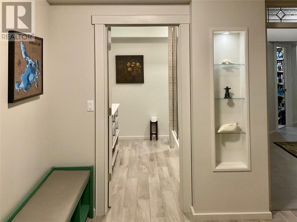 610 Park, Worthington, ON - Indoor