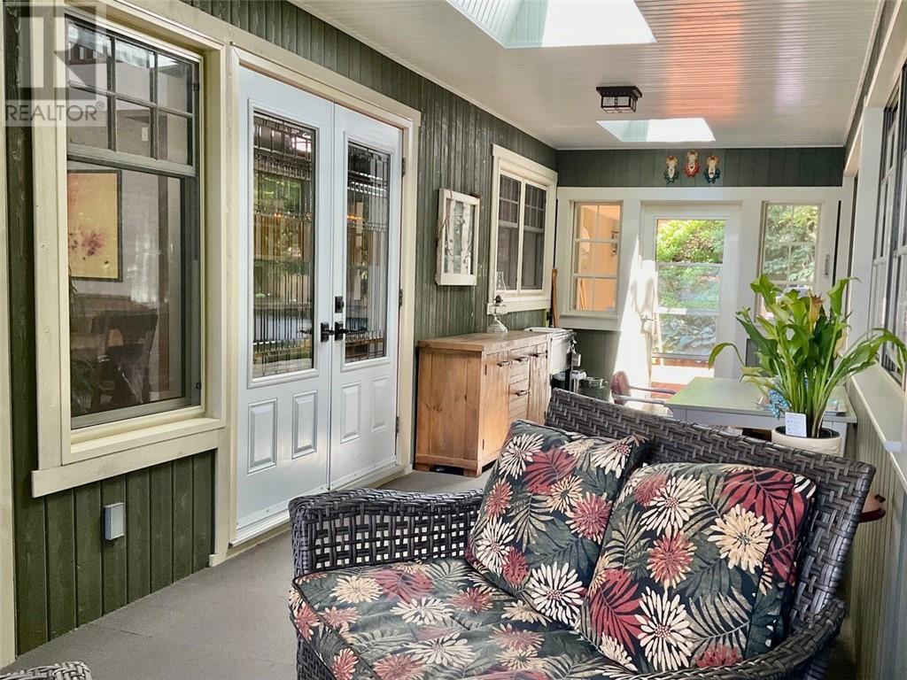 610 Park, Worthington, ON - Outdoor With Exterior
