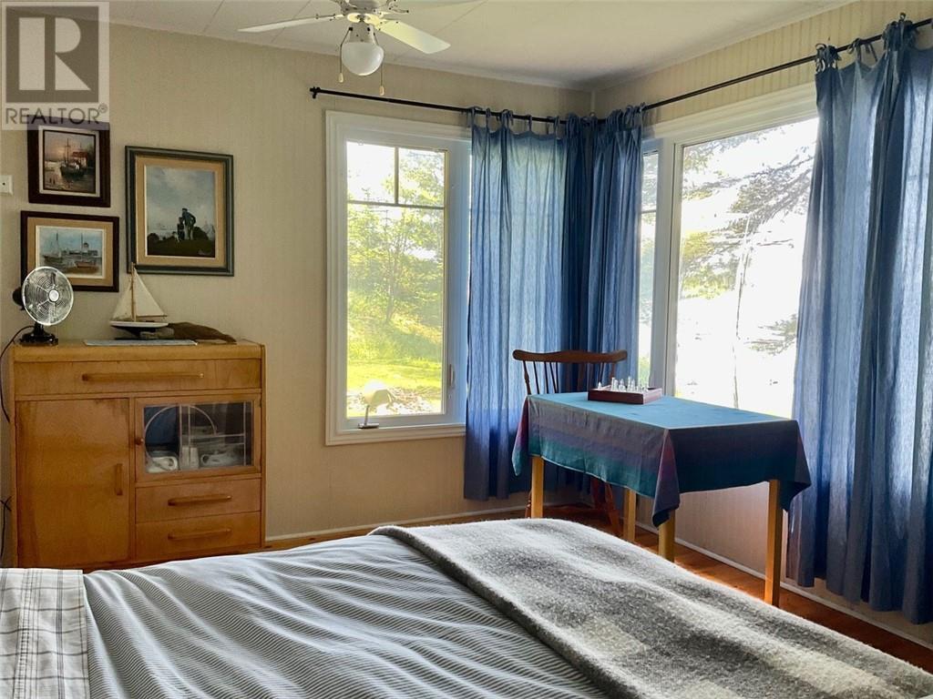 610 Park, Worthington, ON - Indoor Photo Showing Bedroom