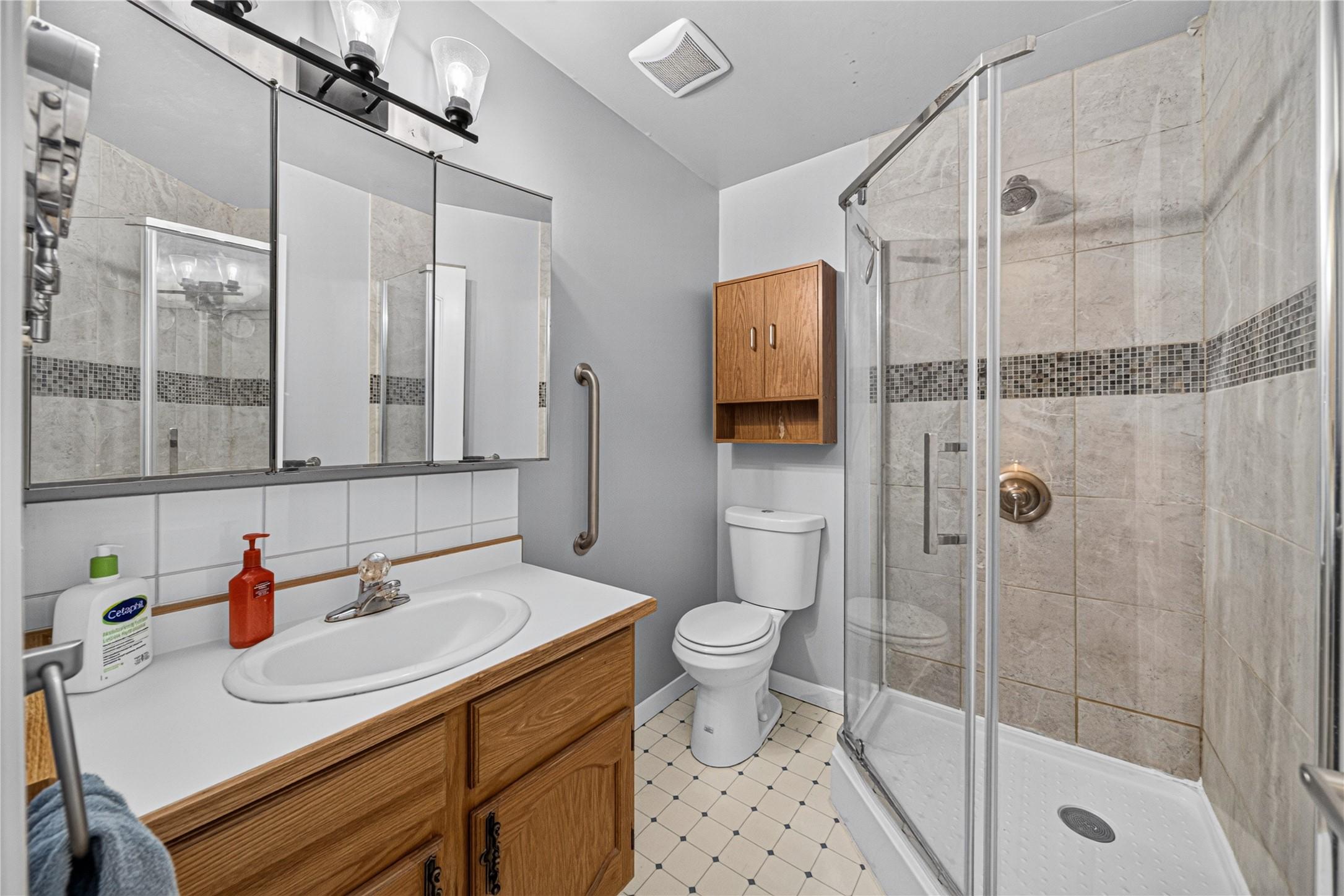1386 Cypress Drive, Sparwood, BC - Indoor Photo Showing Bathroom