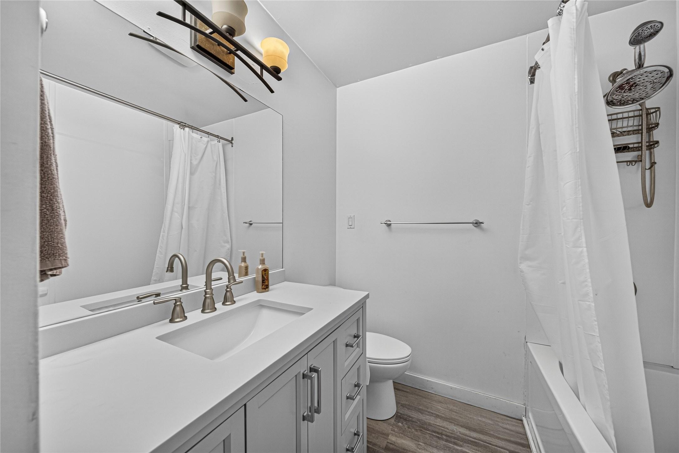 1386 Cypress Drive, Sparwood, BC - Indoor Photo Showing Bathroom