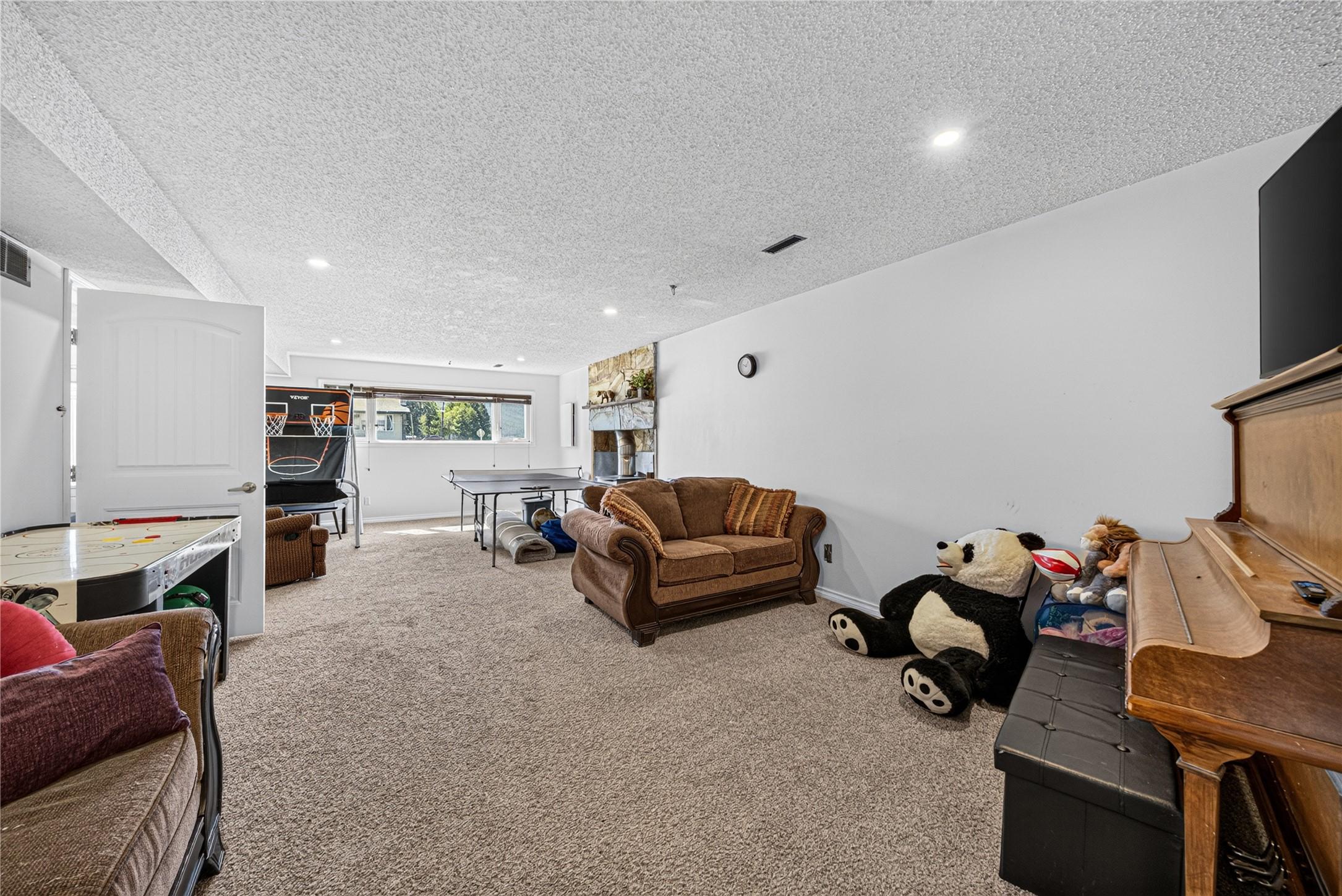 1386 Cypress Drive, Sparwood, BC - Indoor