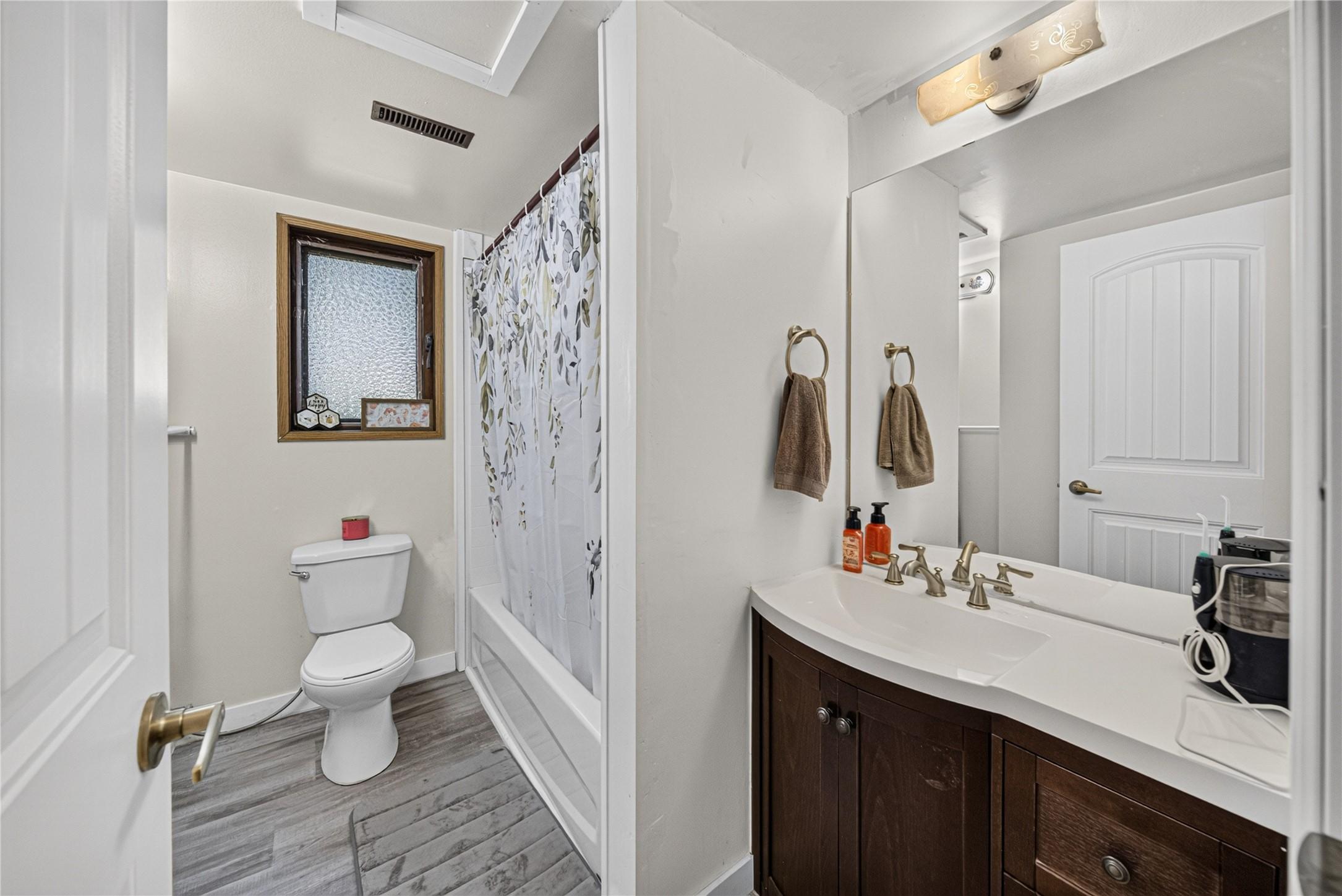 1386 Cypress Drive, Sparwood, BC - Indoor Photo Showing Bathroom