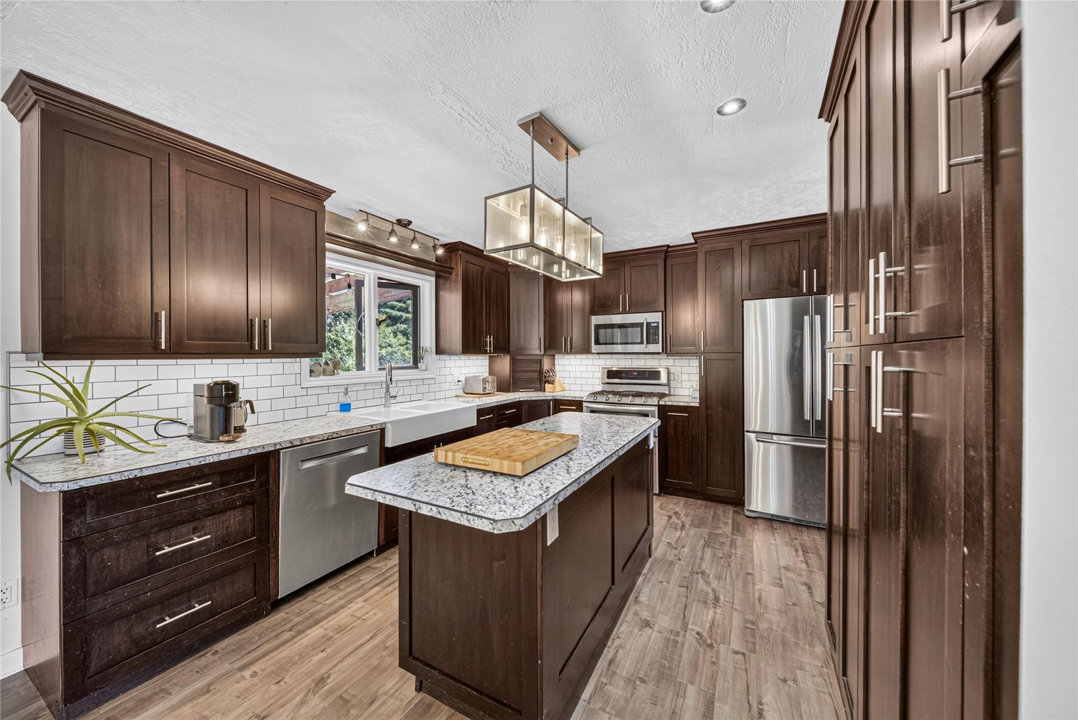 1386 Cypress Drive, Sparwood, BC - Indoor Photo Showing Kitchen With Stainless Steel Kitchen With Upgraded Kitchen