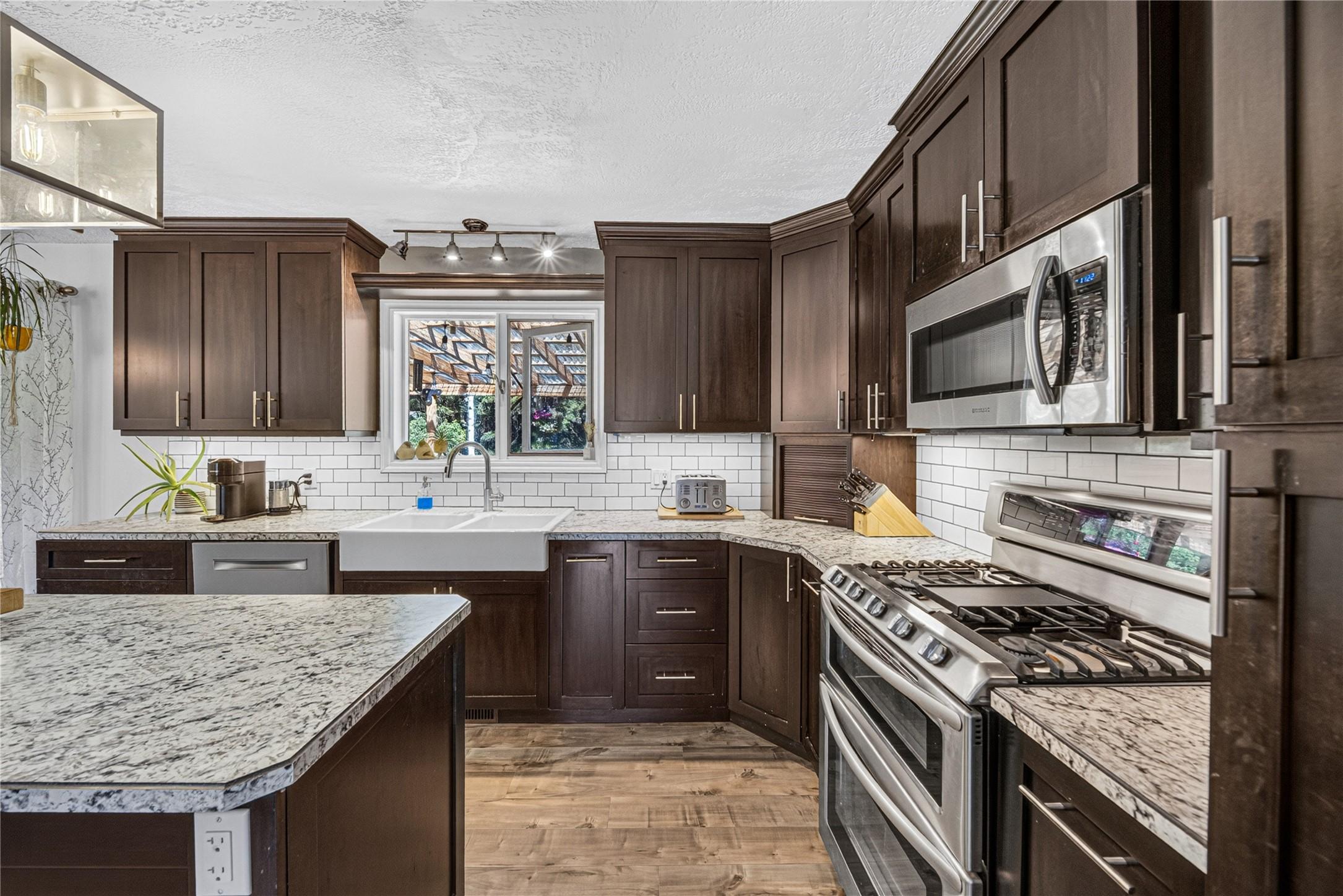 1386 Cypress Drive, Sparwood, BC - Indoor Photo Showing Kitchen With Upgraded Kitchen