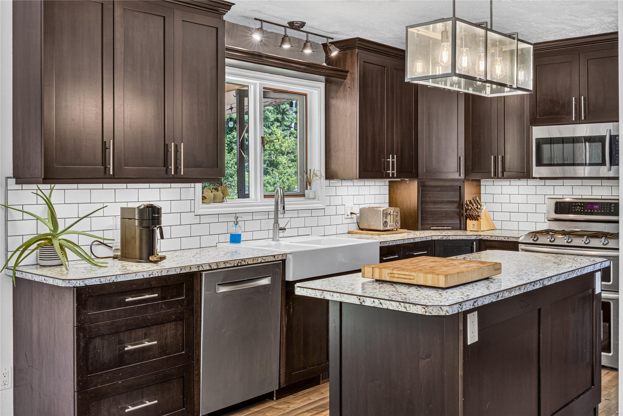 1386 Cypress Drive, Sparwood, BC - Indoor Photo Showing Kitchen