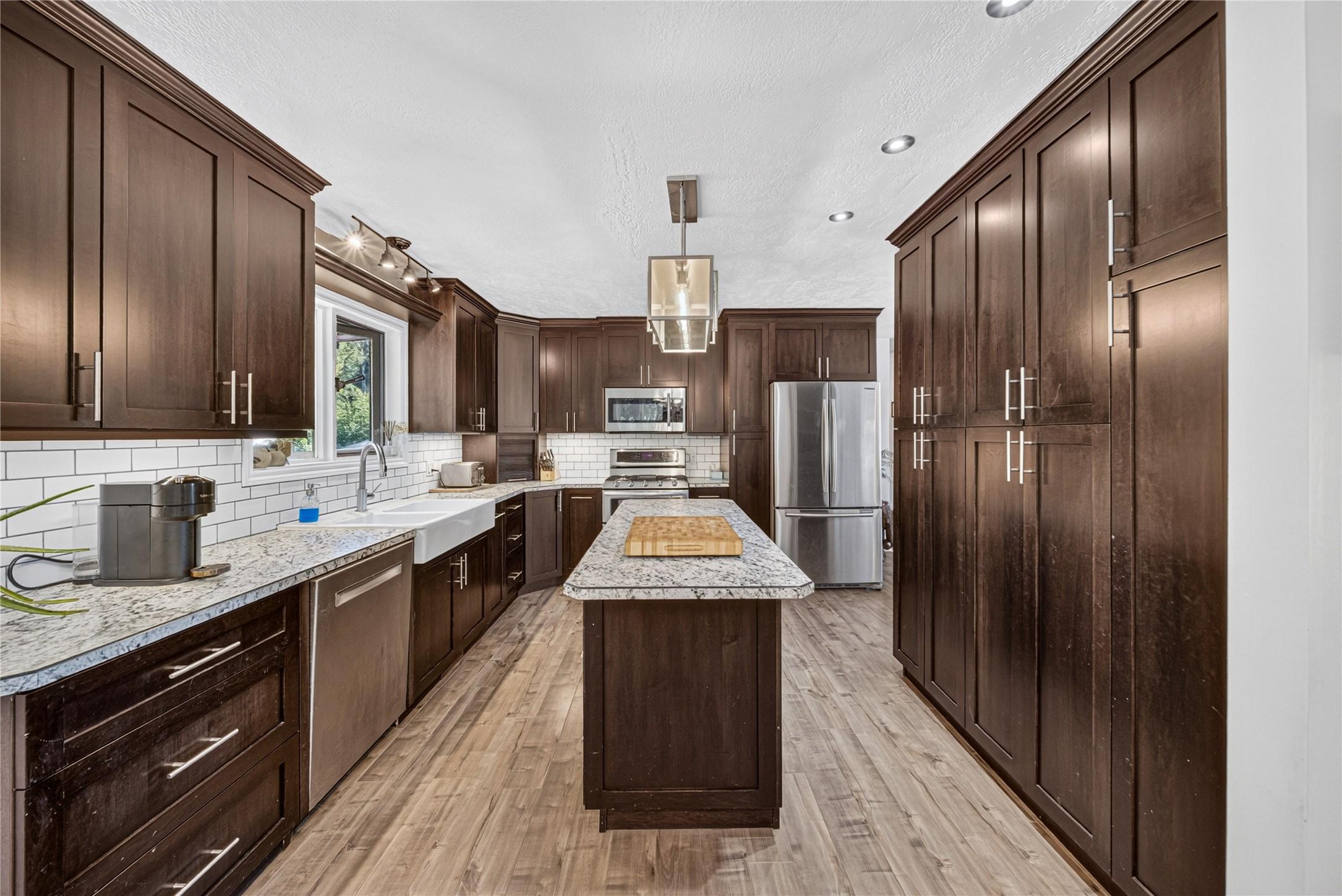 1386 Cypress Drive, Sparwood, BC - Indoor Photo Showing Kitchen With Stainless Steel Kitchen With Upgraded Kitchen