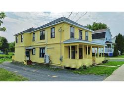 539 QUEEN ST Bathurst, NB E2A 2J8