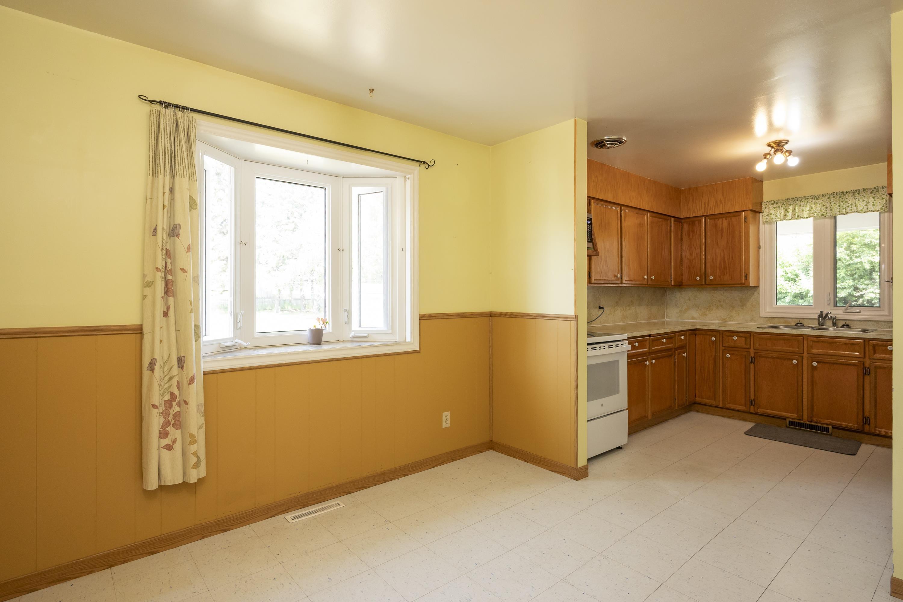 40 Lawrence Ave, Thunder Bay, ON - Indoor Photo Showing Kitchen