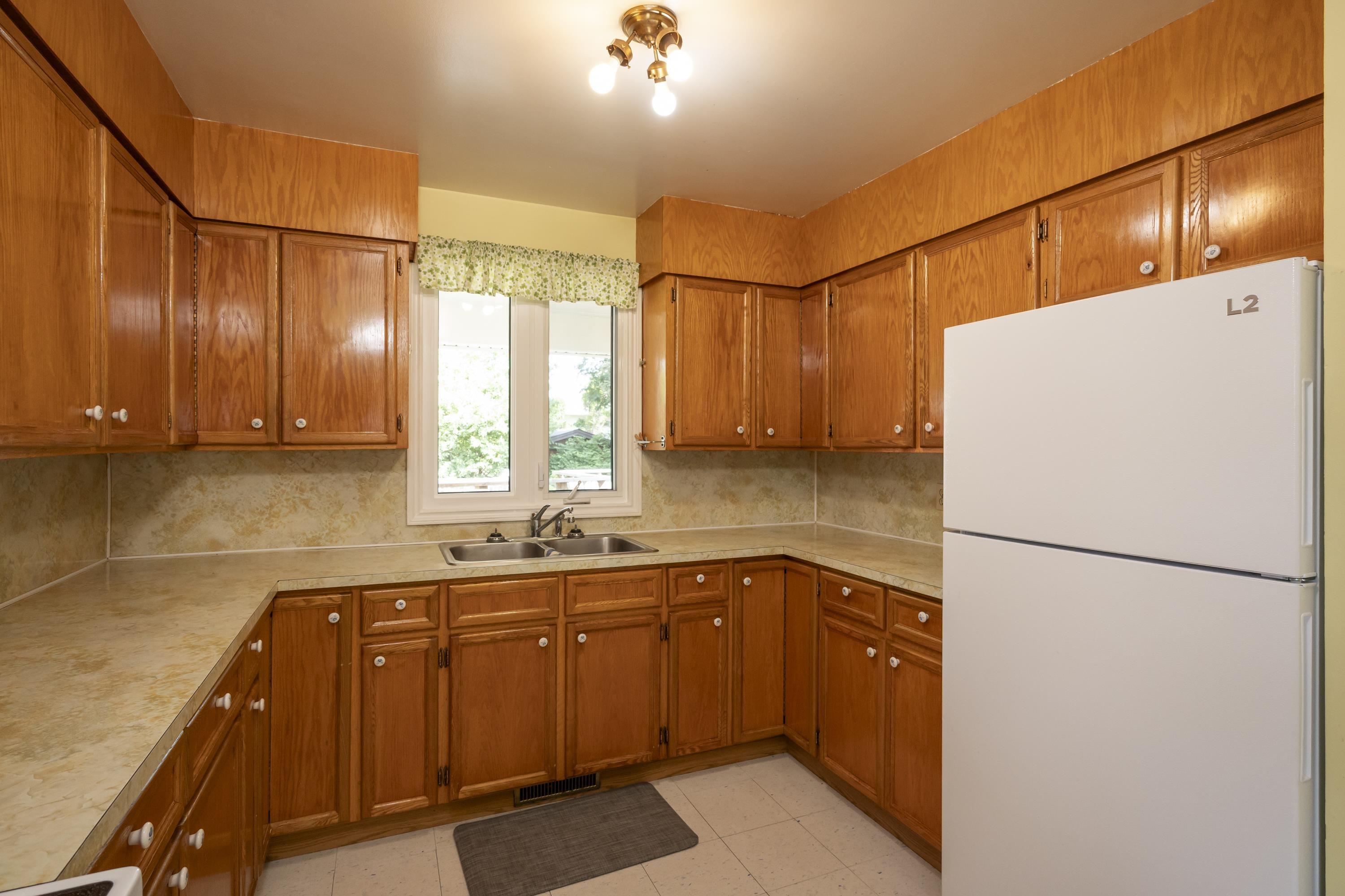 40 Lawrence Ave, Thunder Bay, ON - Indoor Photo Showing Kitchen With Double Sink