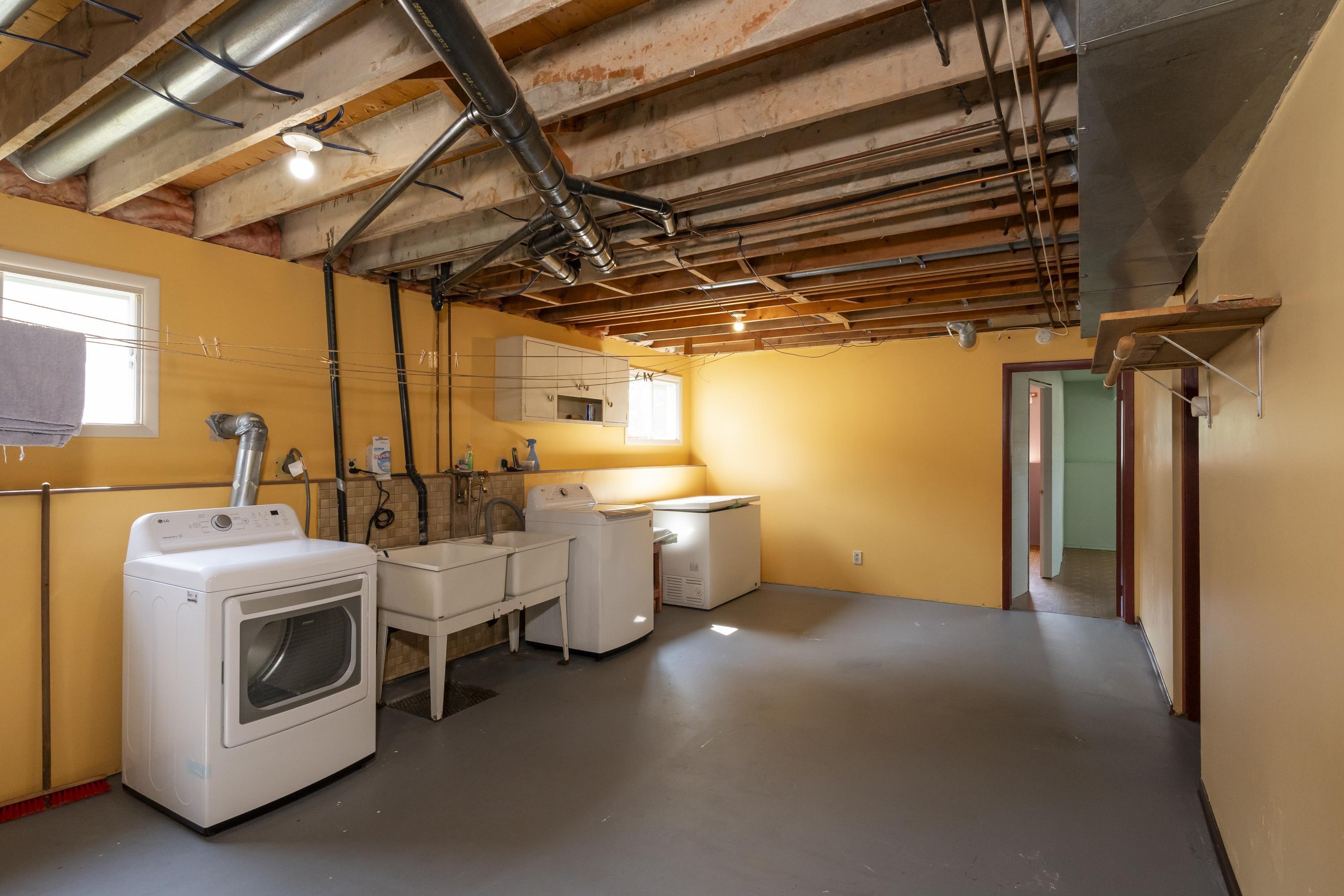 40 Lawrence Ave, Thunder Bay, ON - Indoor Photo Showing Laundry Room