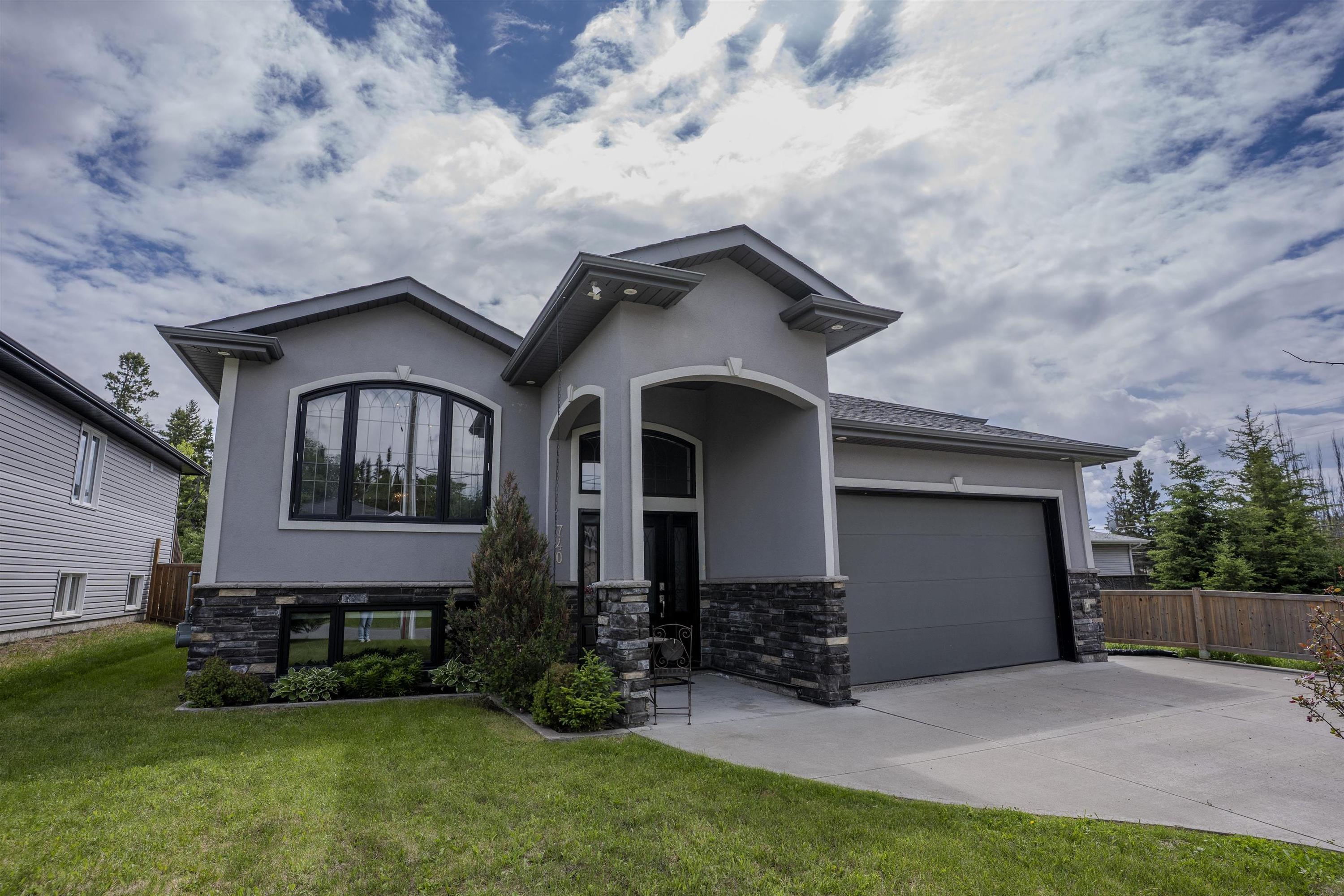 740 Woodcrest Rd, Thunder Bay, ON