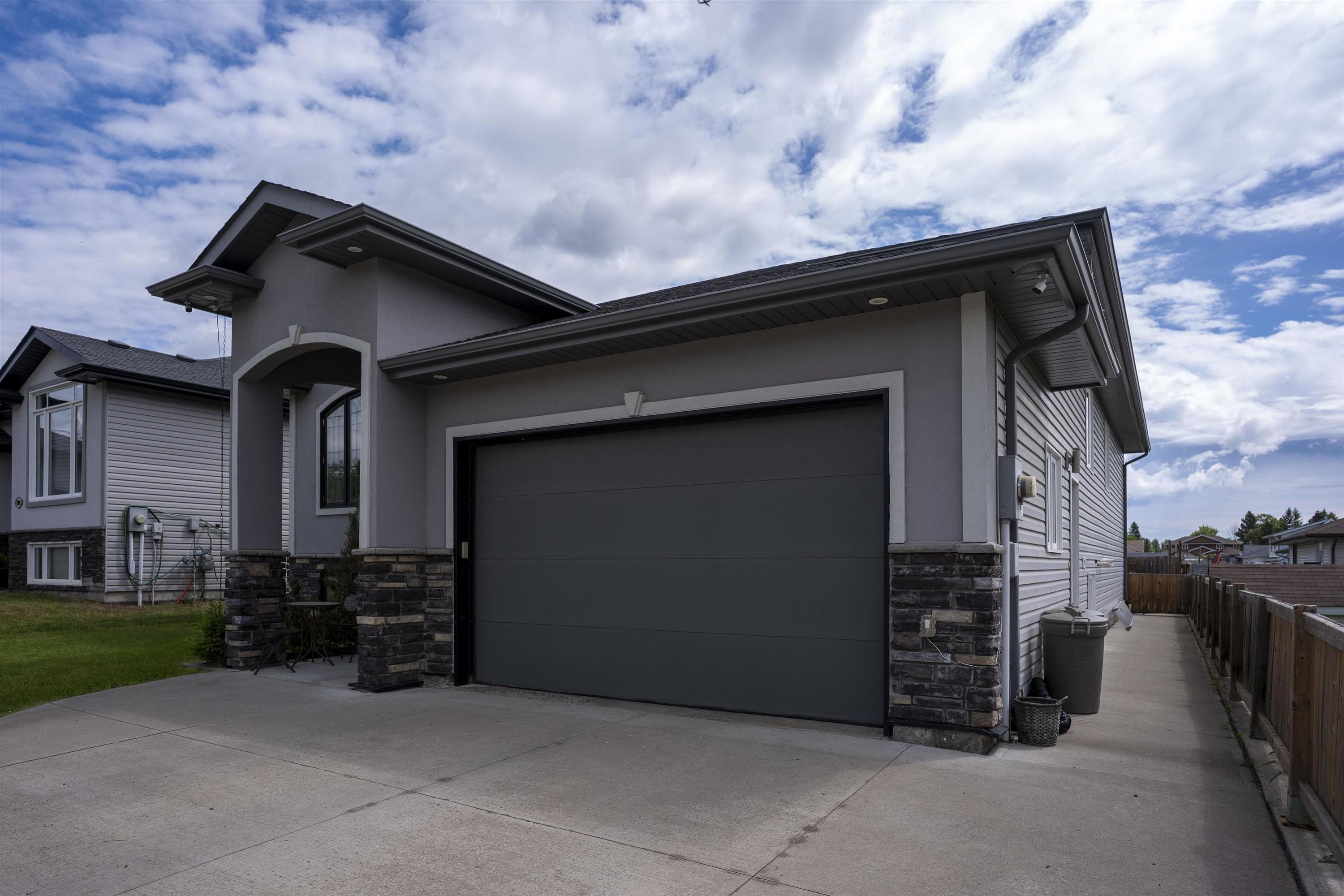 740 Woodcrest Rd, Thunder Bay, ON