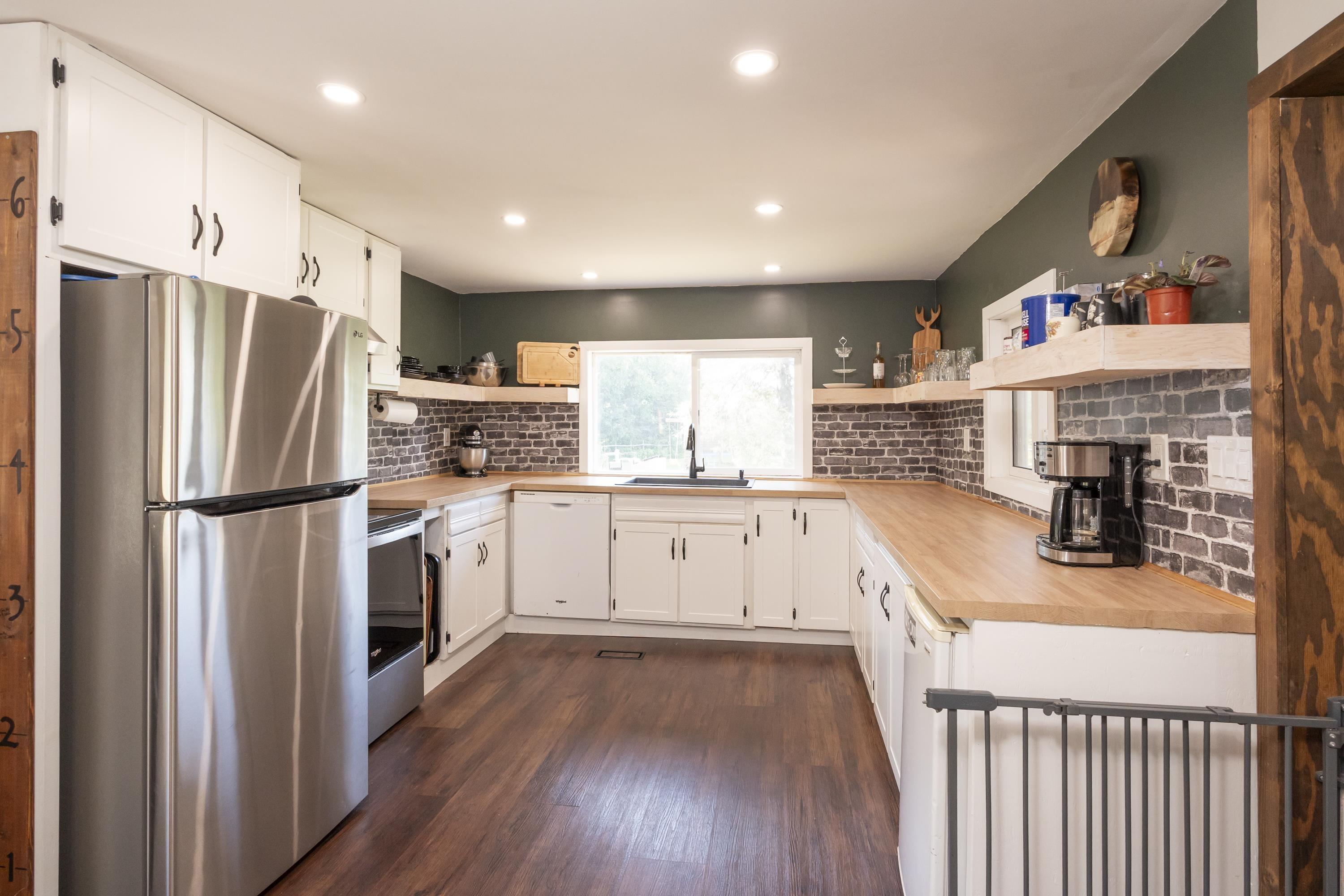 20 Union School Road S, Neebing, ON - Indoor Photo Showing Kitchen