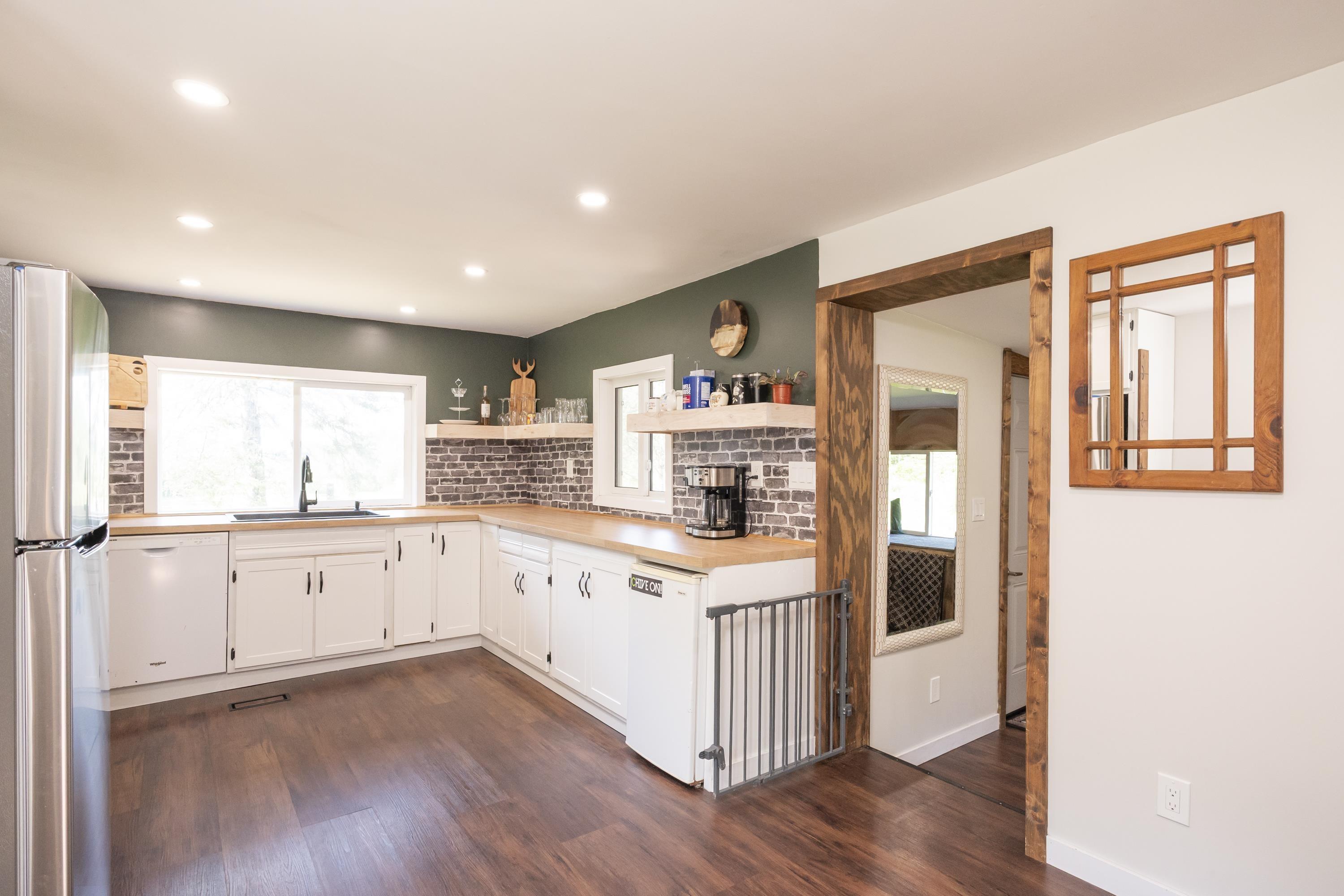20 Union School Road S, Neebing, ON - Indoor Photo Showing Kitchen
