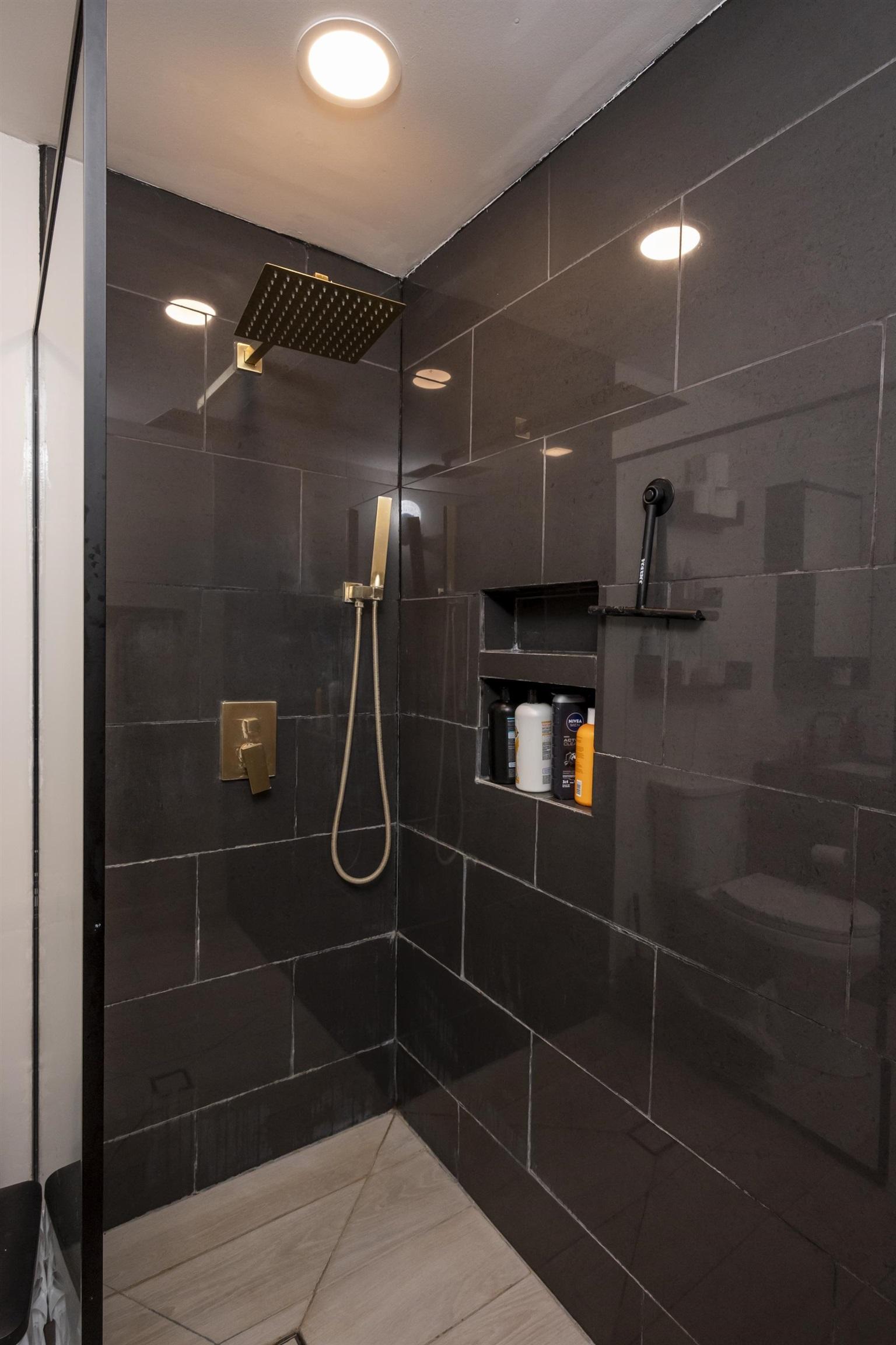 20 Union School Road S, Neebing, ON - Indoor Photo Showing Bathroom