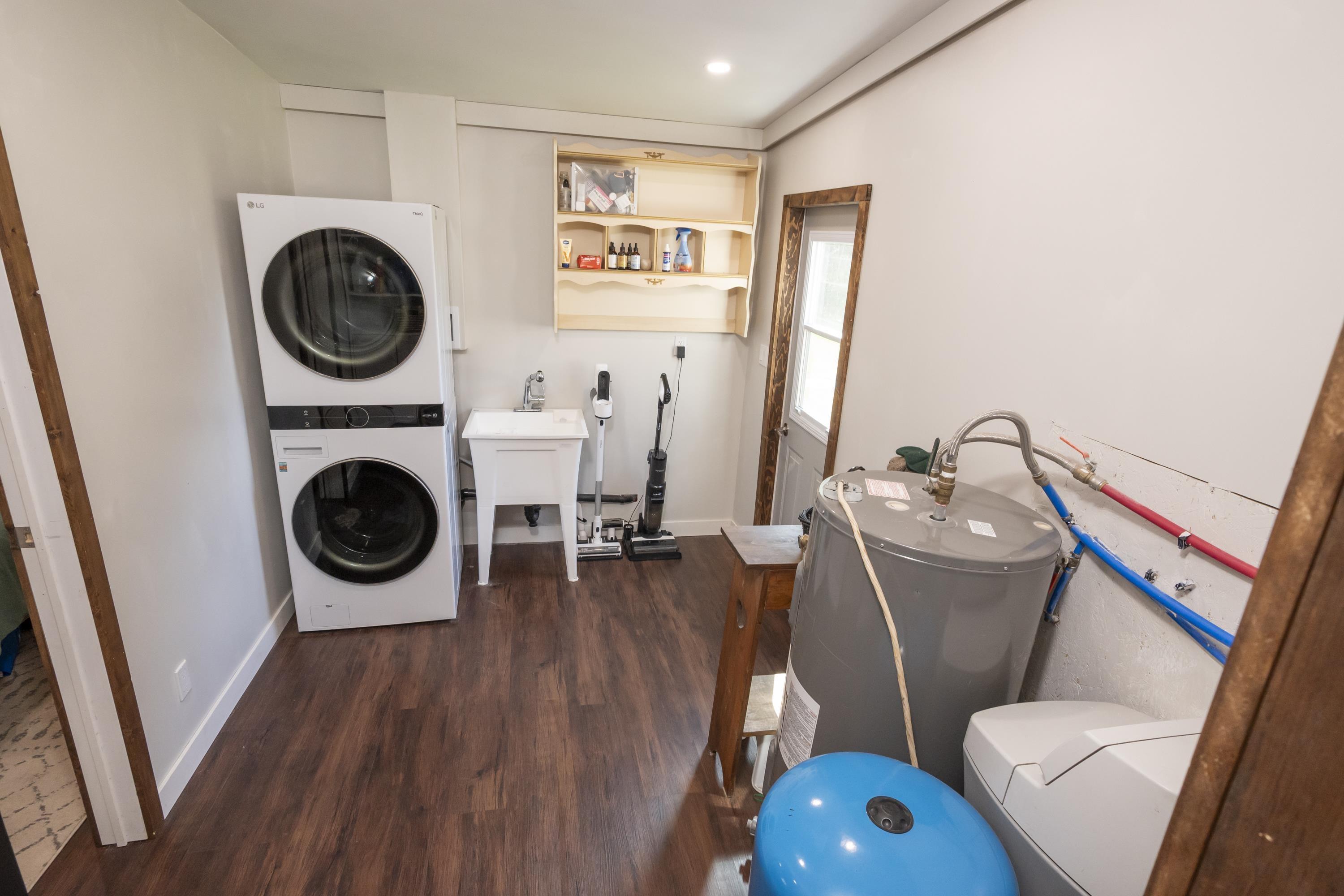 20 Union School Road S, Neebing, ON - Indoor Photo Showing Laundry Room